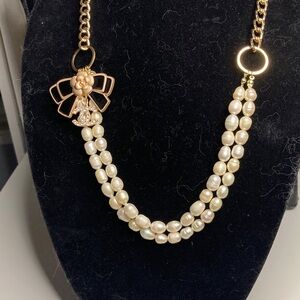 Elegant Pearl and Gold Necklace